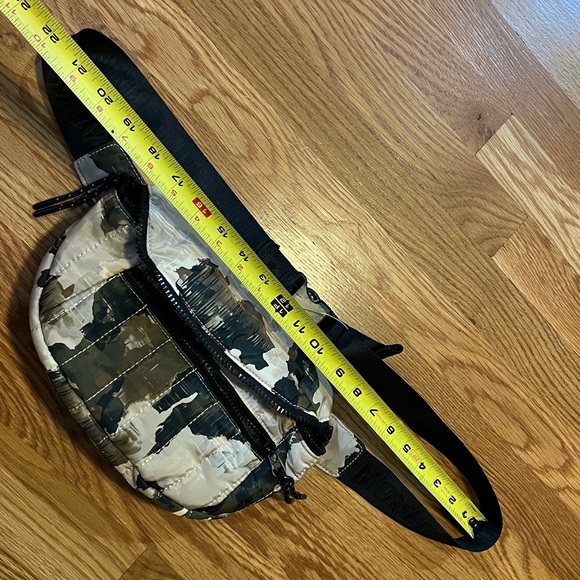 Free People Movement Quilted Print Sling Bag Camo NEW - Picture 17 of 17